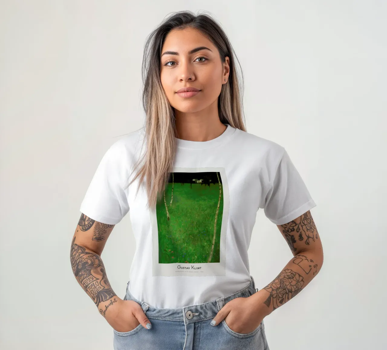 Klimt - Farmhouse with Birch Trees t-shirt da ARTOTHEK