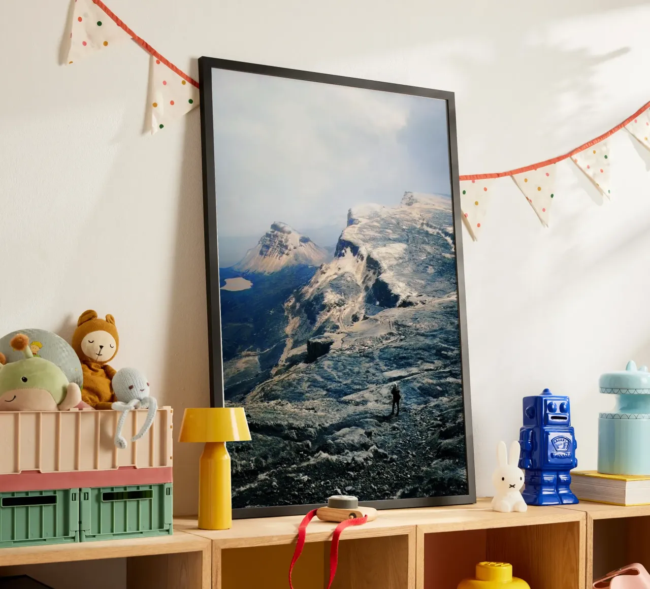 Montagne innevate poster con telaio in plastica da BlogSawoo