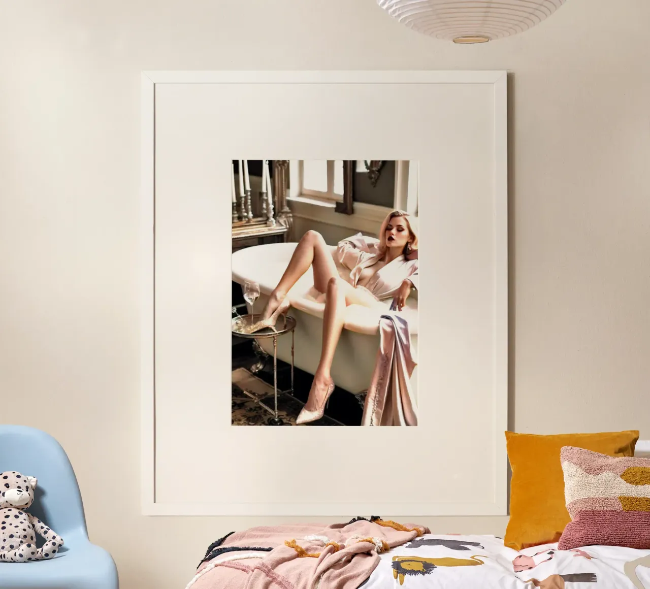 Donna nella vasca da bagno poster con telaio in plastica da BlogSawoo