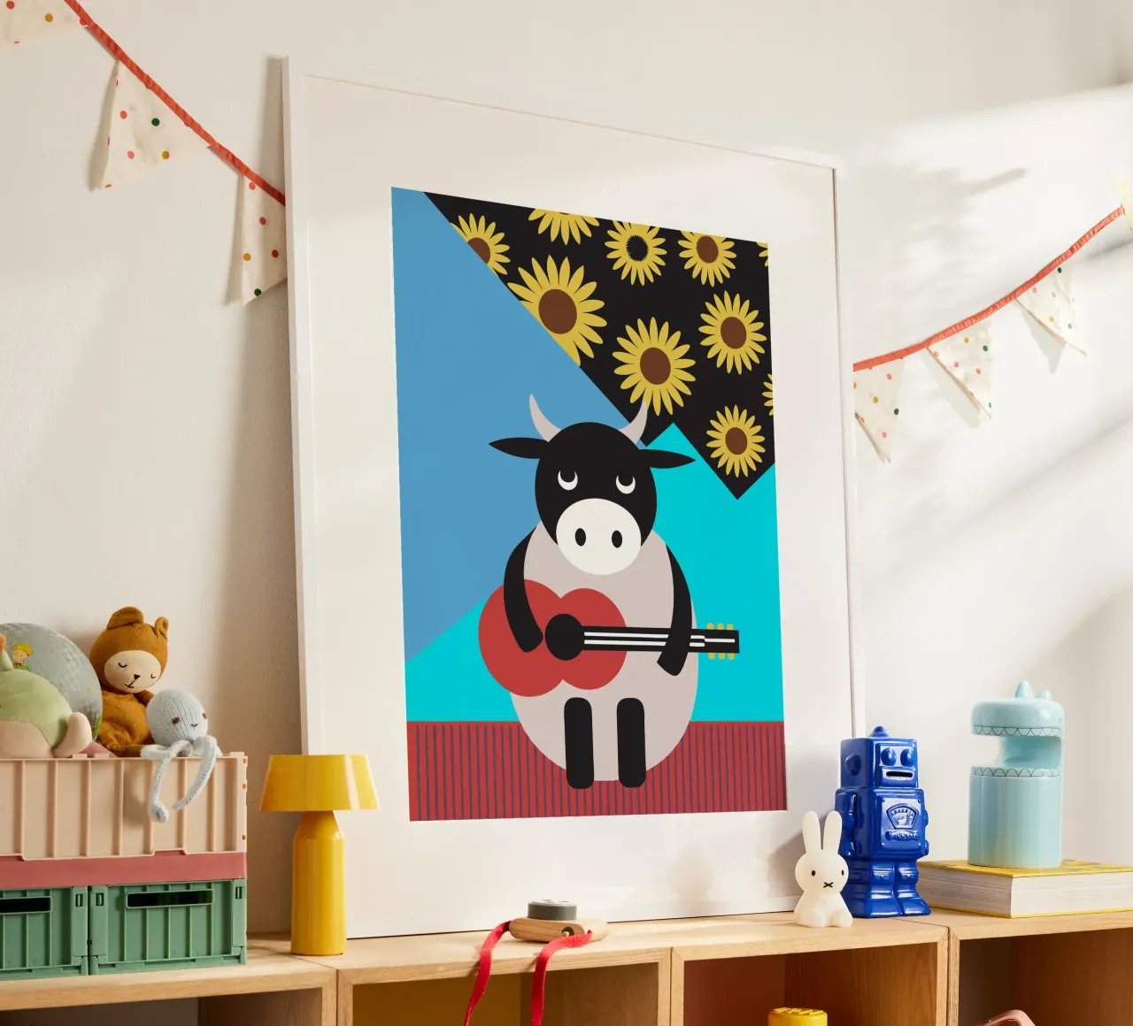 Mucca che suona la chitarra poster con telaio in alluminio da LOOK DIFFERENT