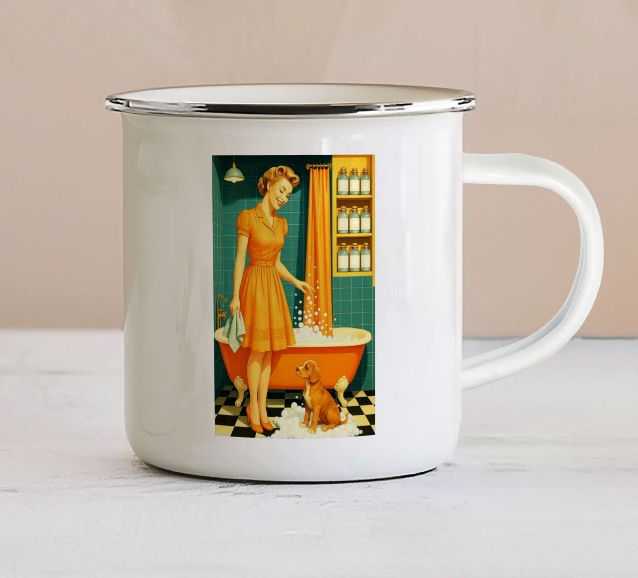 Donna con cucciolo in bagno tazza in smalto da BlogSawoo