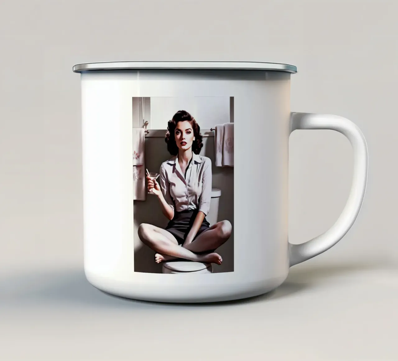 donne che bevono in bagno tazza in smalto da BlogSawoo