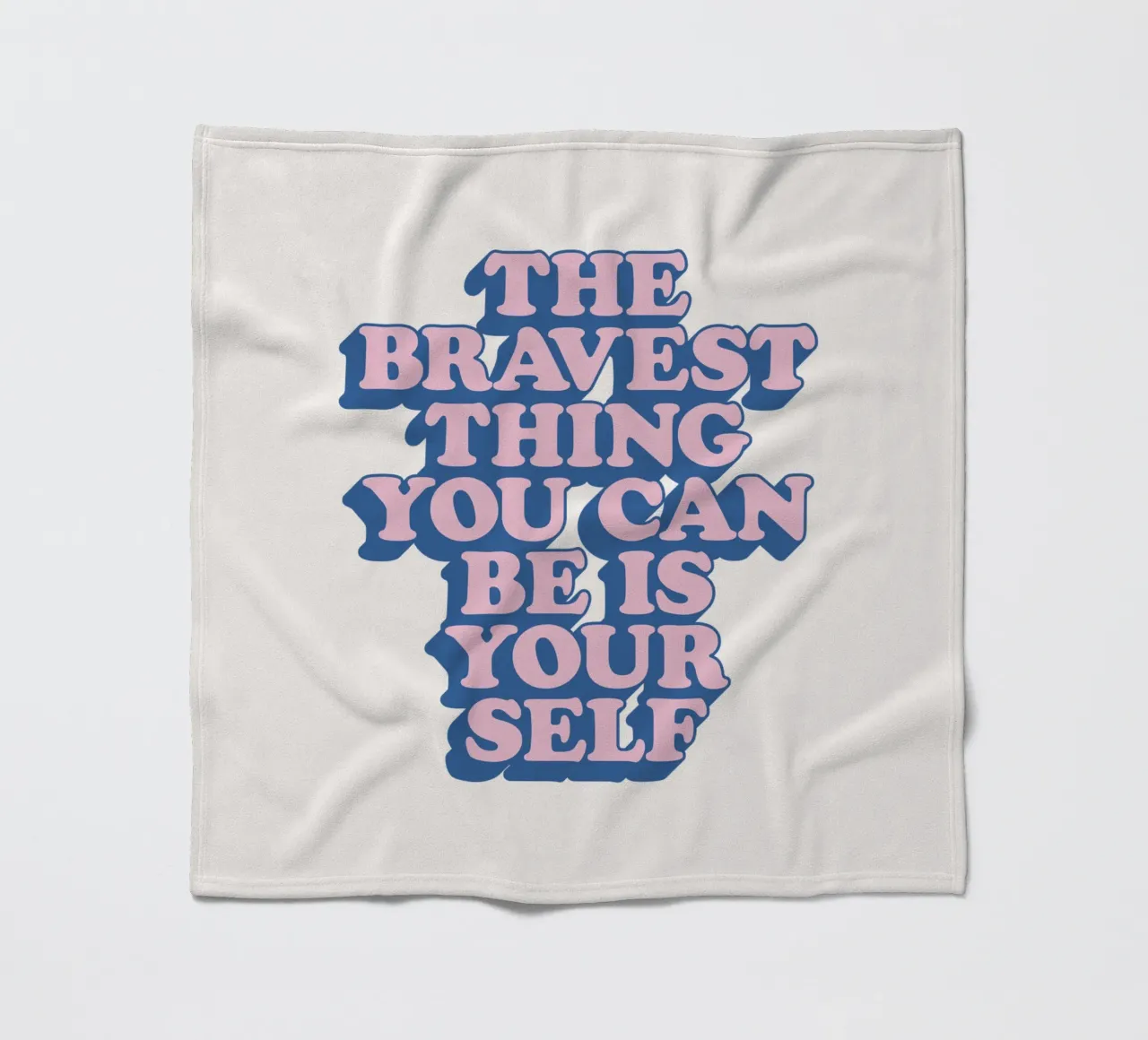 La cosa più coraggiosa che puoi essere è te stesso Stampa tipografica coperta in pile da THE MOTIVATED TYPE