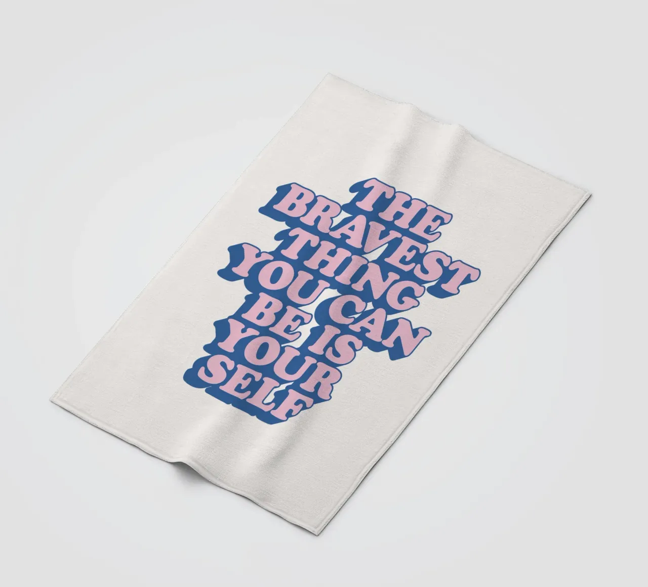 La cosa più coraggiosa che puoi essere è te stesso Stampa tipografica coperta in pile da THE MOTIVATED TYPE