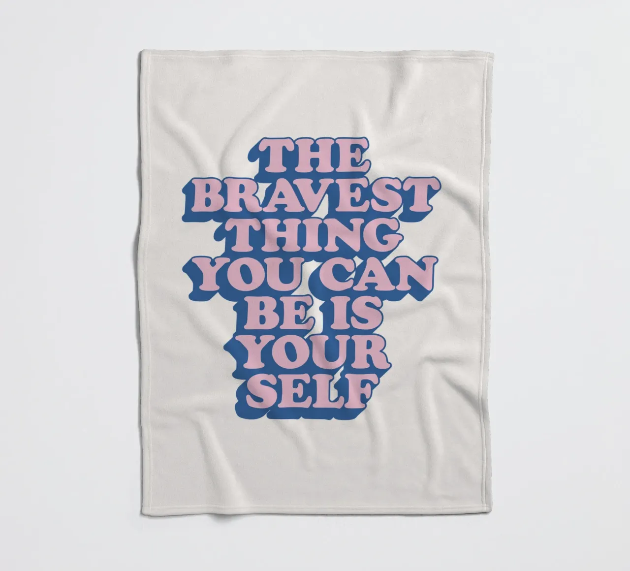La cosa più coraggiosa che puoi essere è te stesso Stampa tipografica coperta in pile da THE MOTIVATED TYPE
