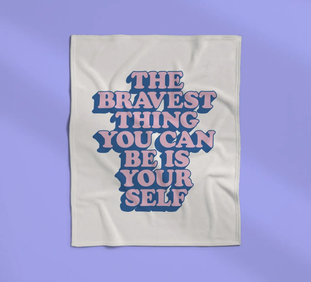 La cosa più coraggiosa che puoi essere è te stesso Stampa tipografica coperta in pile da THE MOTIVATED TYPE