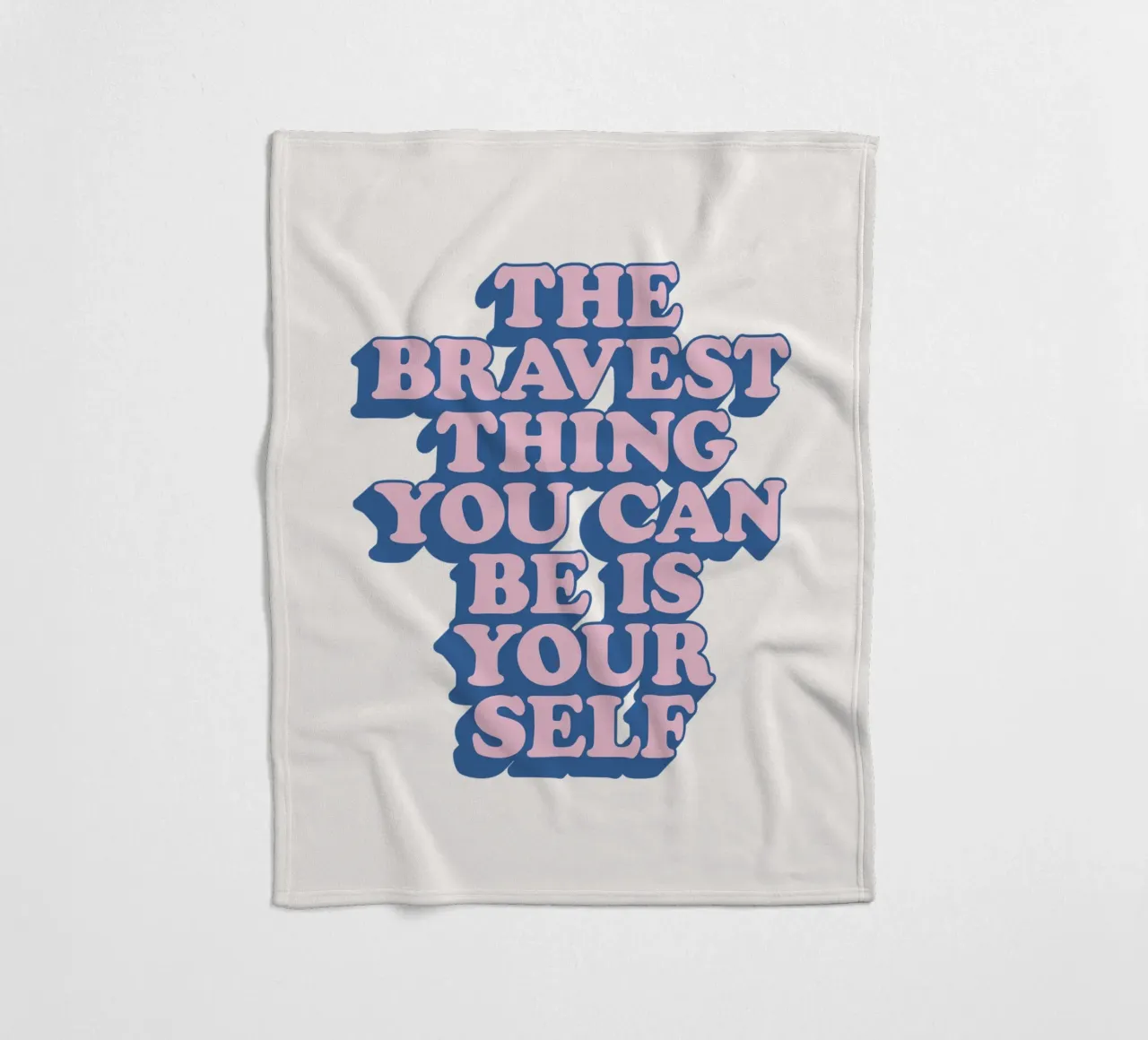 La cosa più coraggiosa che puoi essere è te stesso Stampa tipografica coperta in pile da THE MOTIVATED TYPE