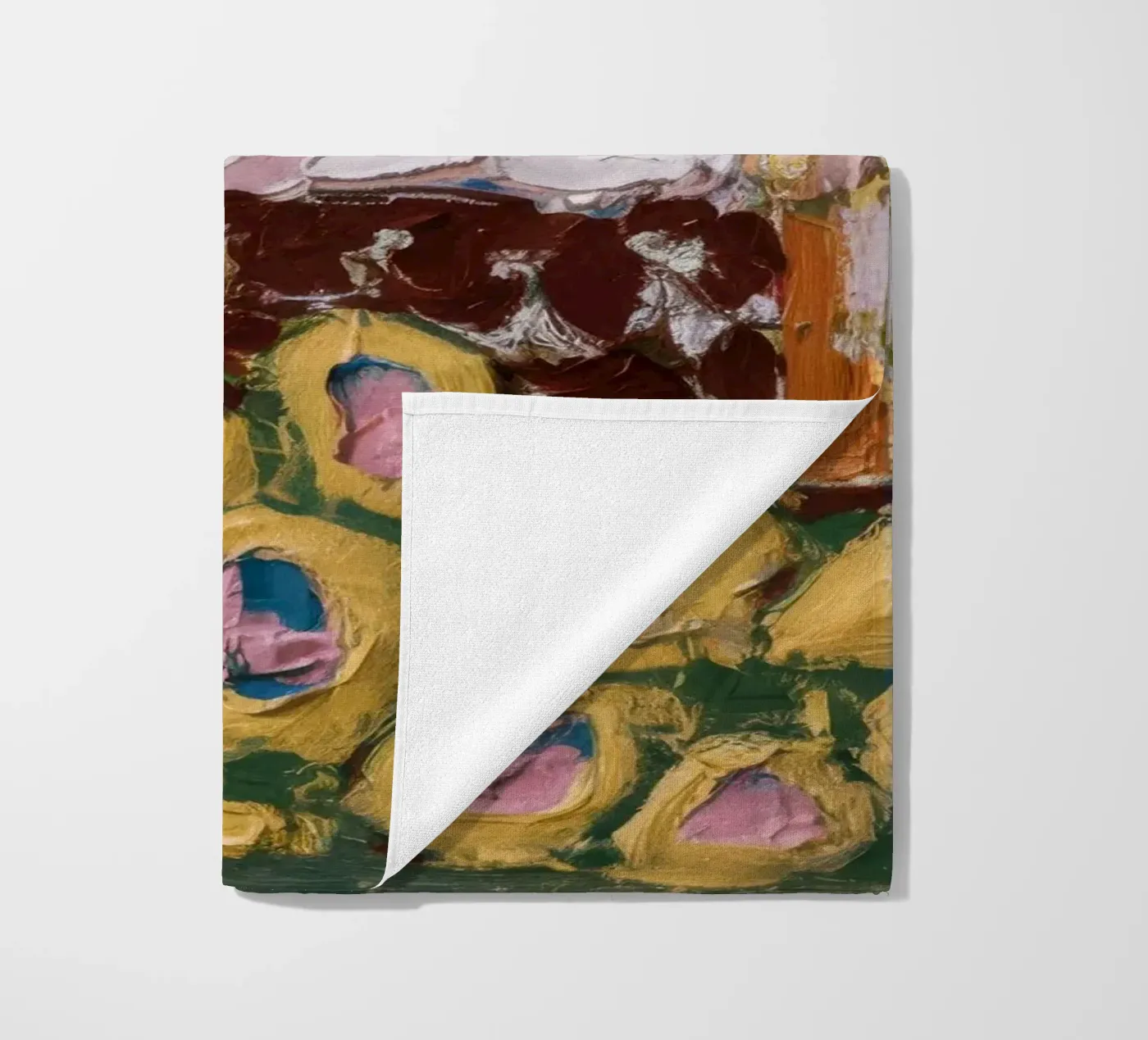 Irdene Blütenhügel Strandtuch von Sublime Layers