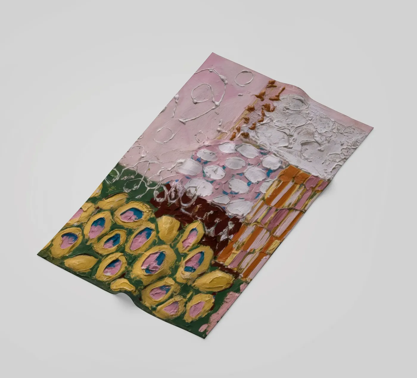 Irdene Blütenhügel Strandtuch von Sublime Layers