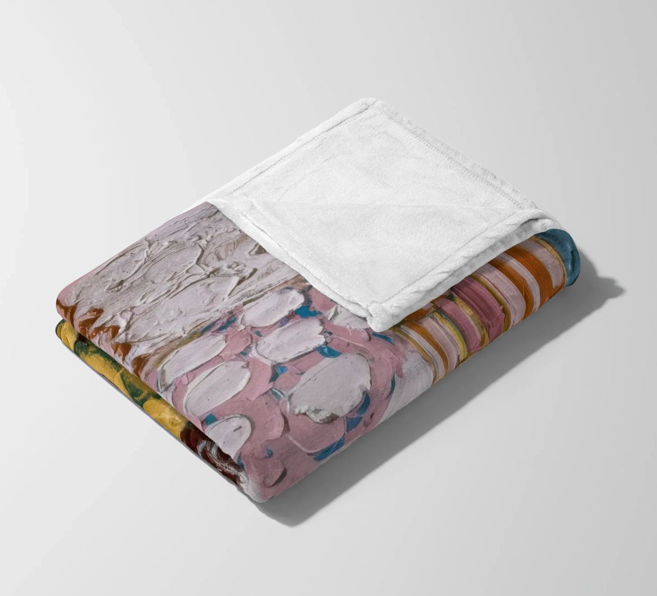 Tumuli di petali di terra coperta in pile da Sublime Layers