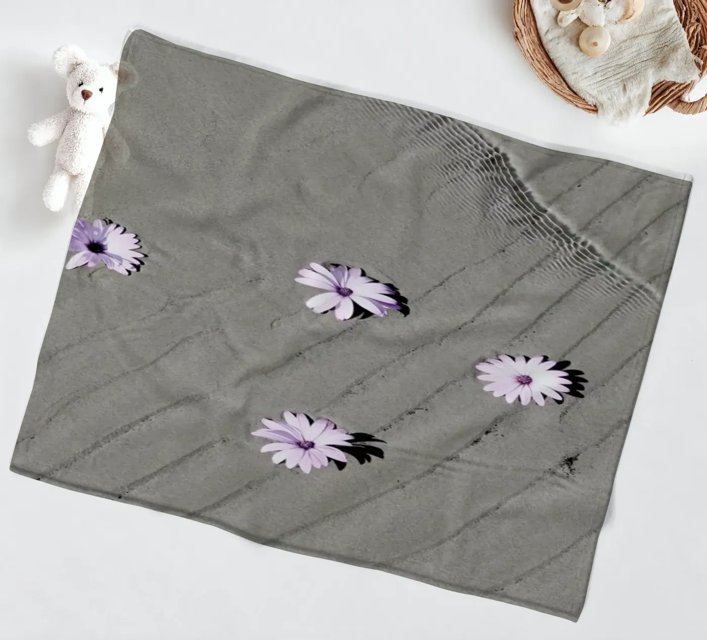 Daisies Fleecedecke von George Griefy