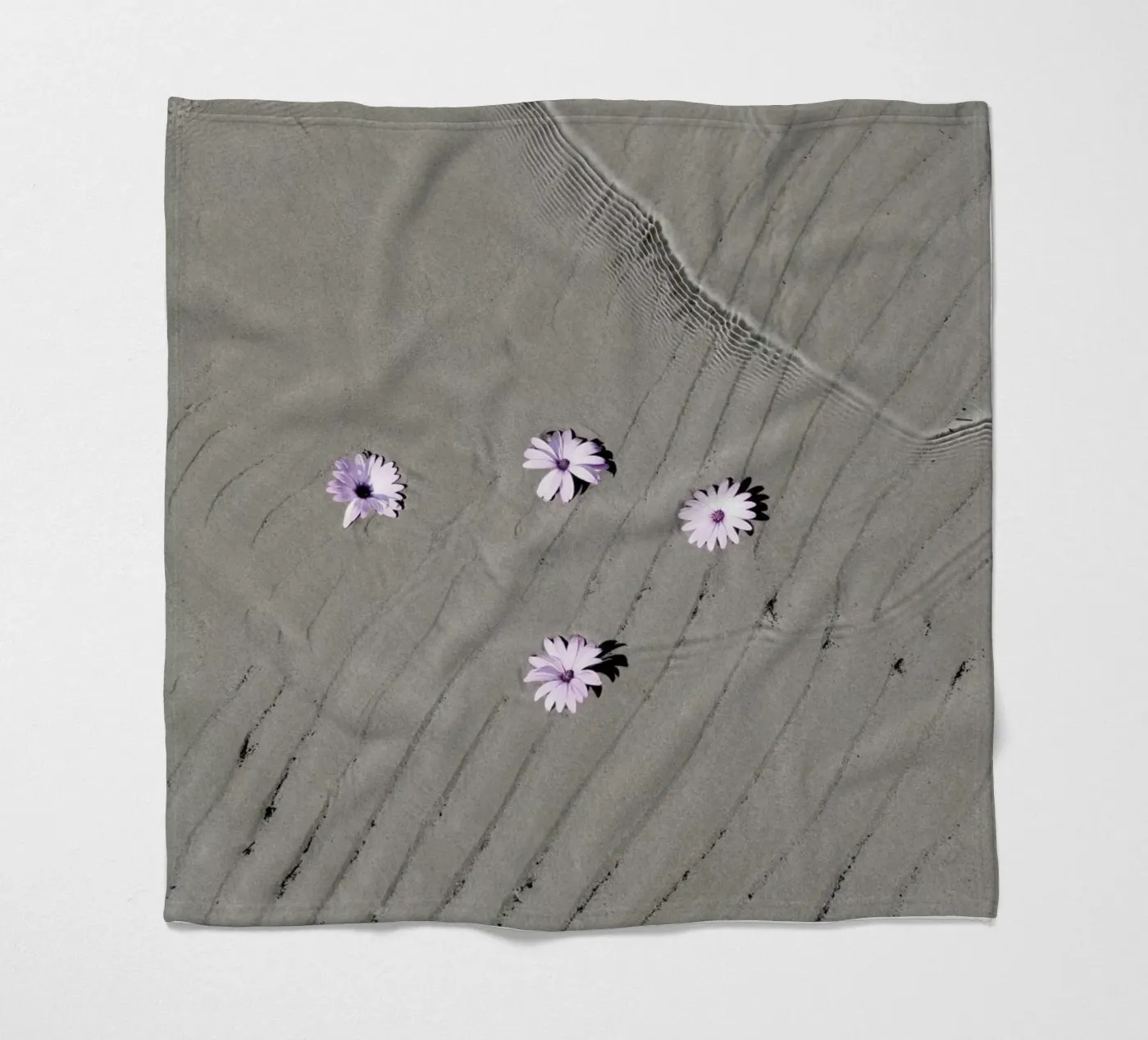 Daisies Fleecedecke von George Griefy
