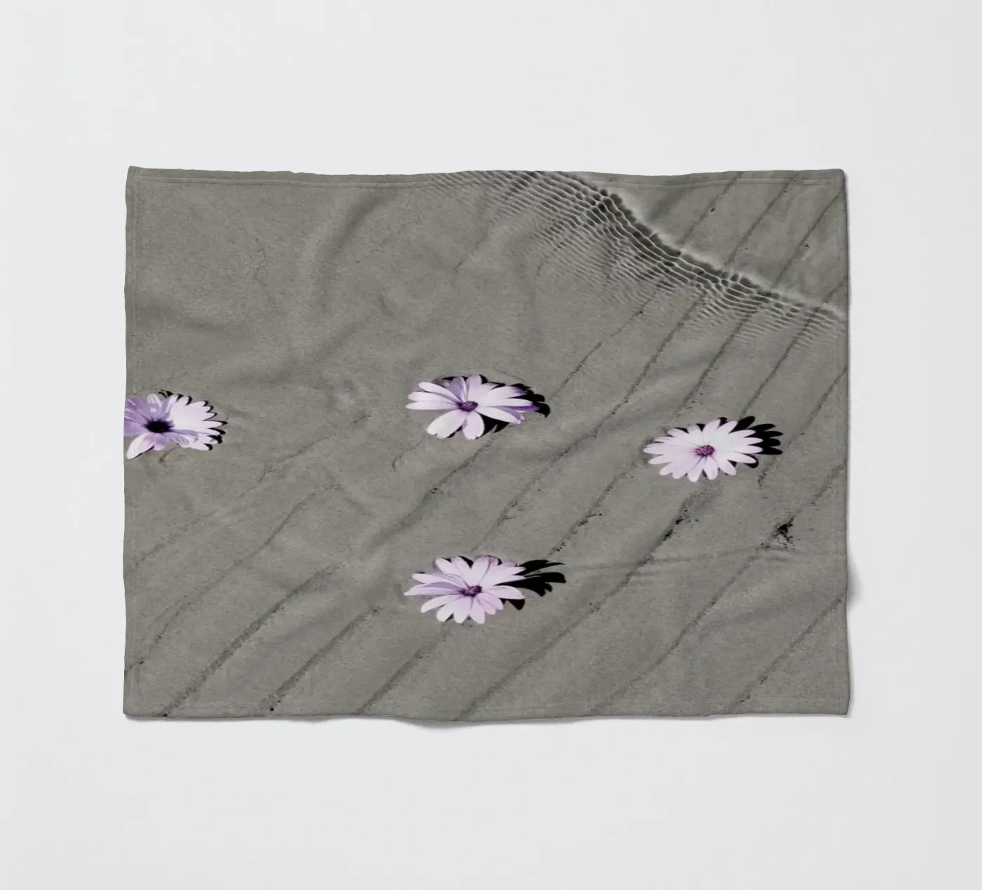 Daisies Fleecedecke von George Griefy