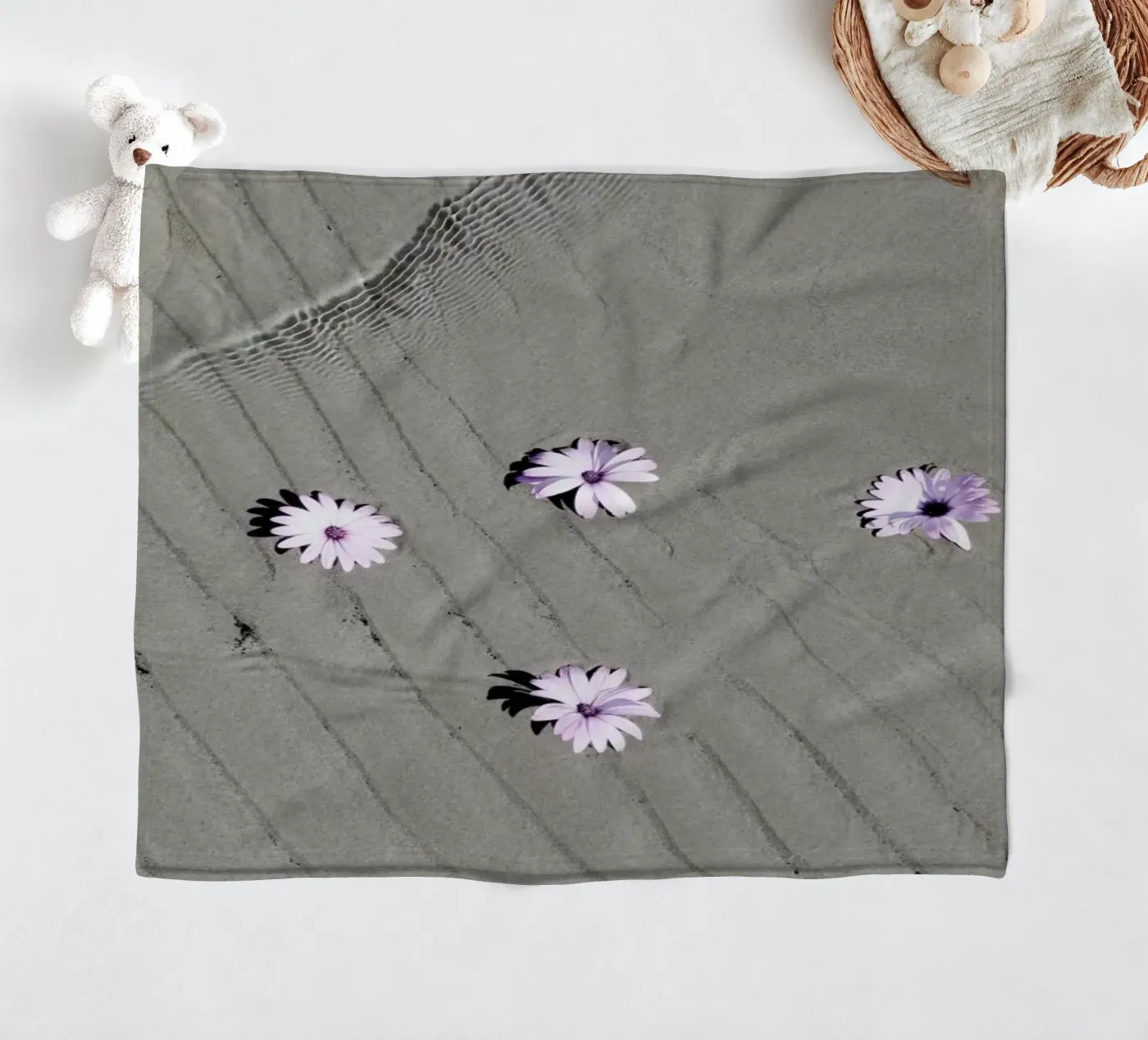 Daisies Fleecedecke von George Griefy