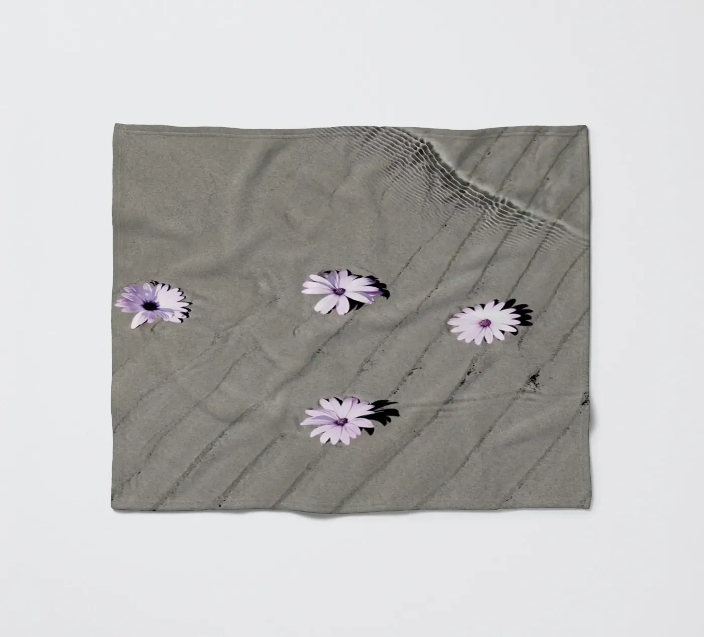 Daisies Fleecedecke von George Griefy