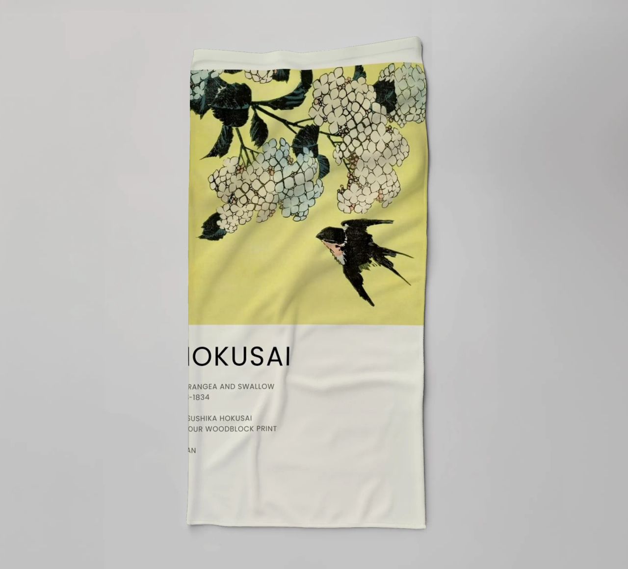 Hokusai - Hydrangea and Swallow Handtuch von Vintage by JUNIQE