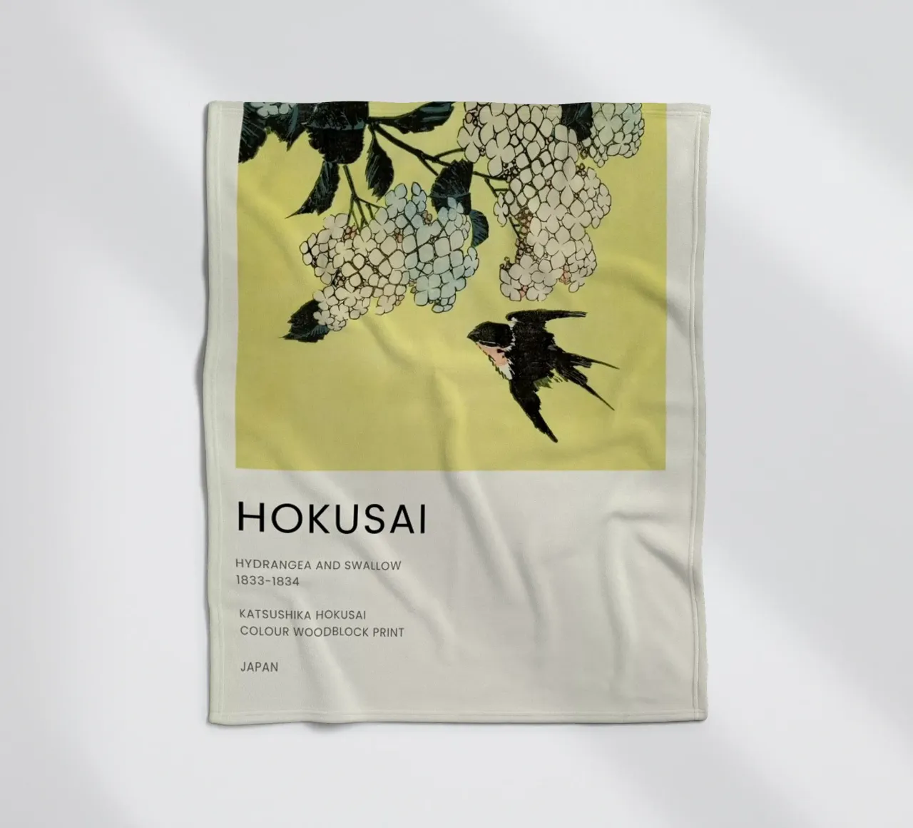 Hokusai - Hydrangea and Swallow coperta in pile da Vintage by JUNIQE