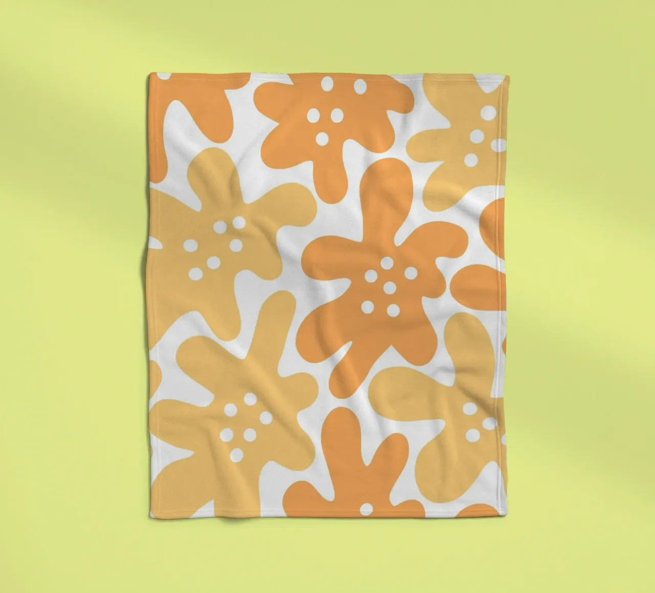 Flower Power minimalista in arancione e giallo coperta in pile da Happy Littles