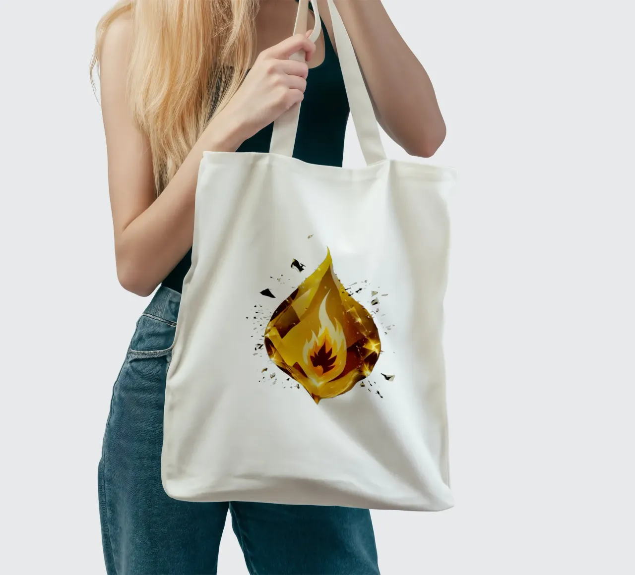 Grafica a fiamma dorata stilizzata con emblema di fuoco e shatter borsa in juta da DesignDoodle