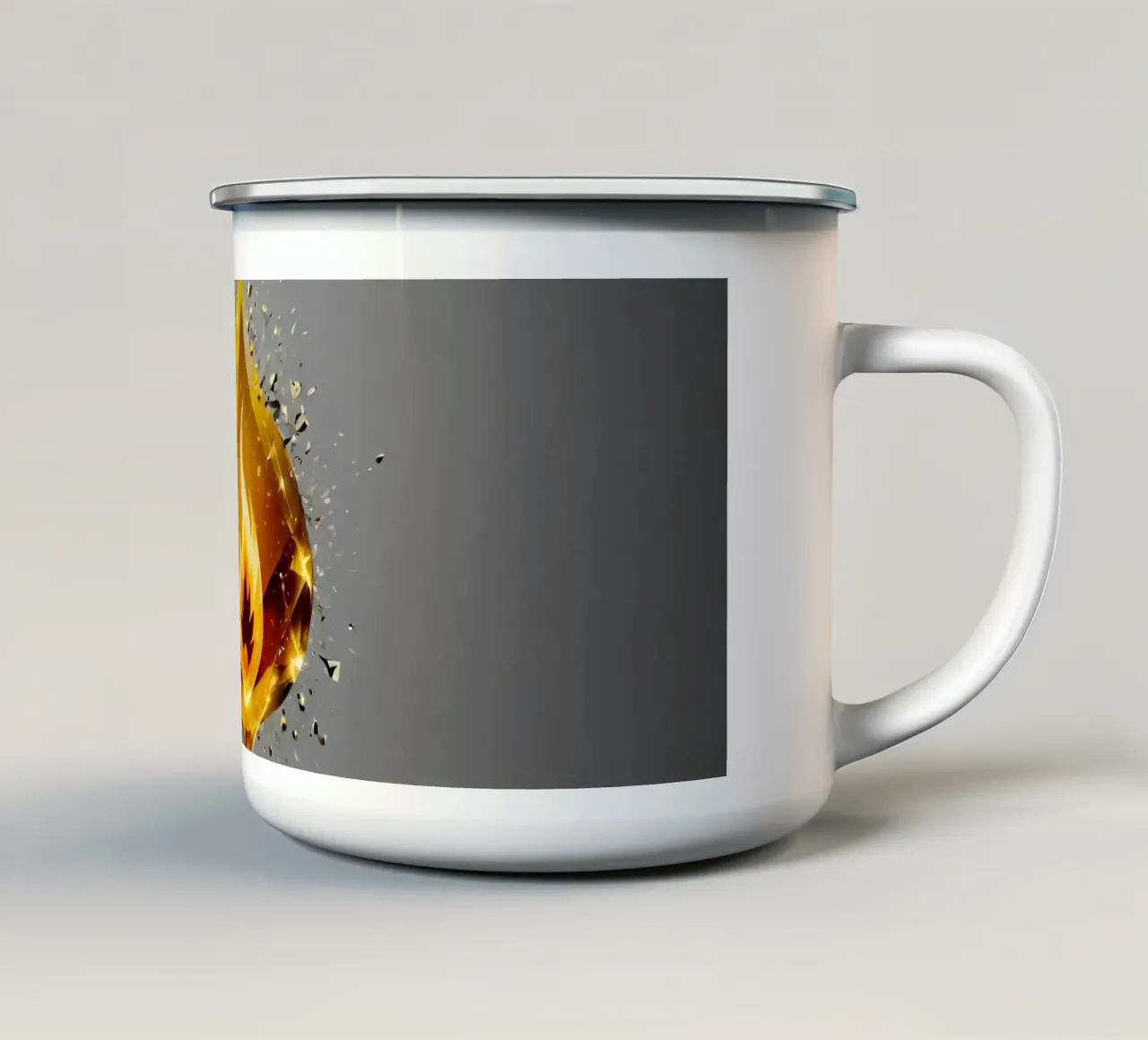 Grafica a fiamma dorata stilizzata con emblema di fuoco e shatter tazza in smalto da DesignDoodle