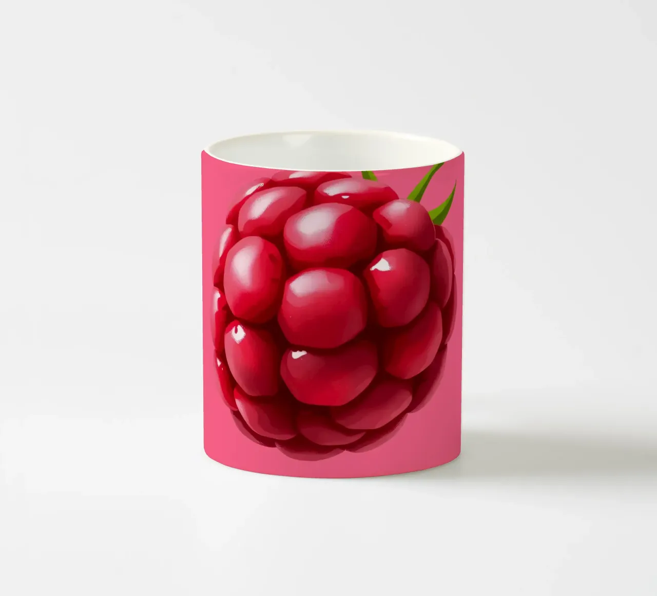 Lampone fresco su sfondo rosa tazza in ceramica da DesignDoodle