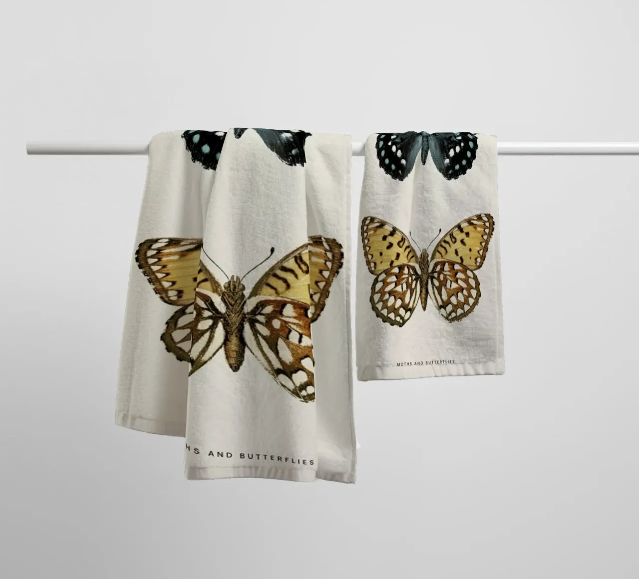 Denton - Regal Fritillary asciugamano da bagno da Vintage by JUNIQE