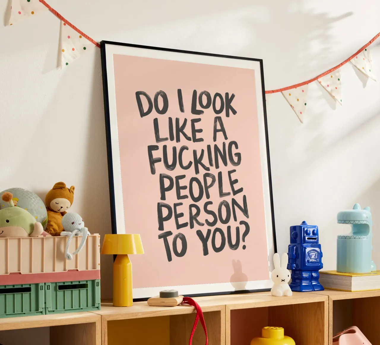 Ti sembro una fottuta persona? Tipografia poster con telaio in legno da THE MOTIVATED TYPE