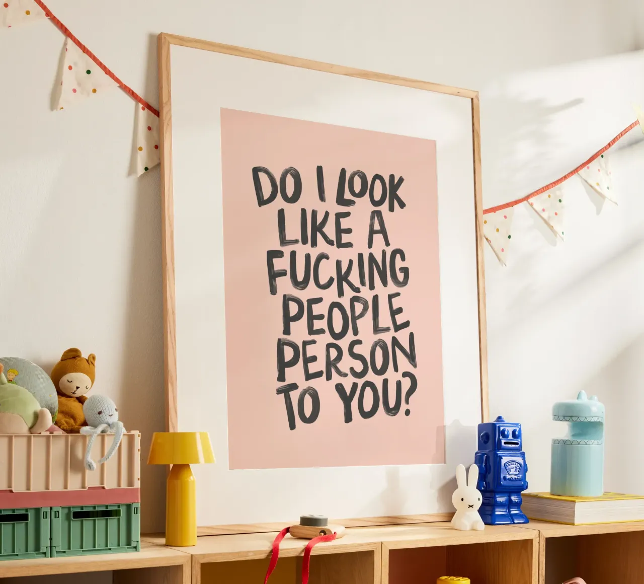 Ti sembro una fottuta persona? Tipografia poster con telaio in legno da THE MOTIVATED TYPE