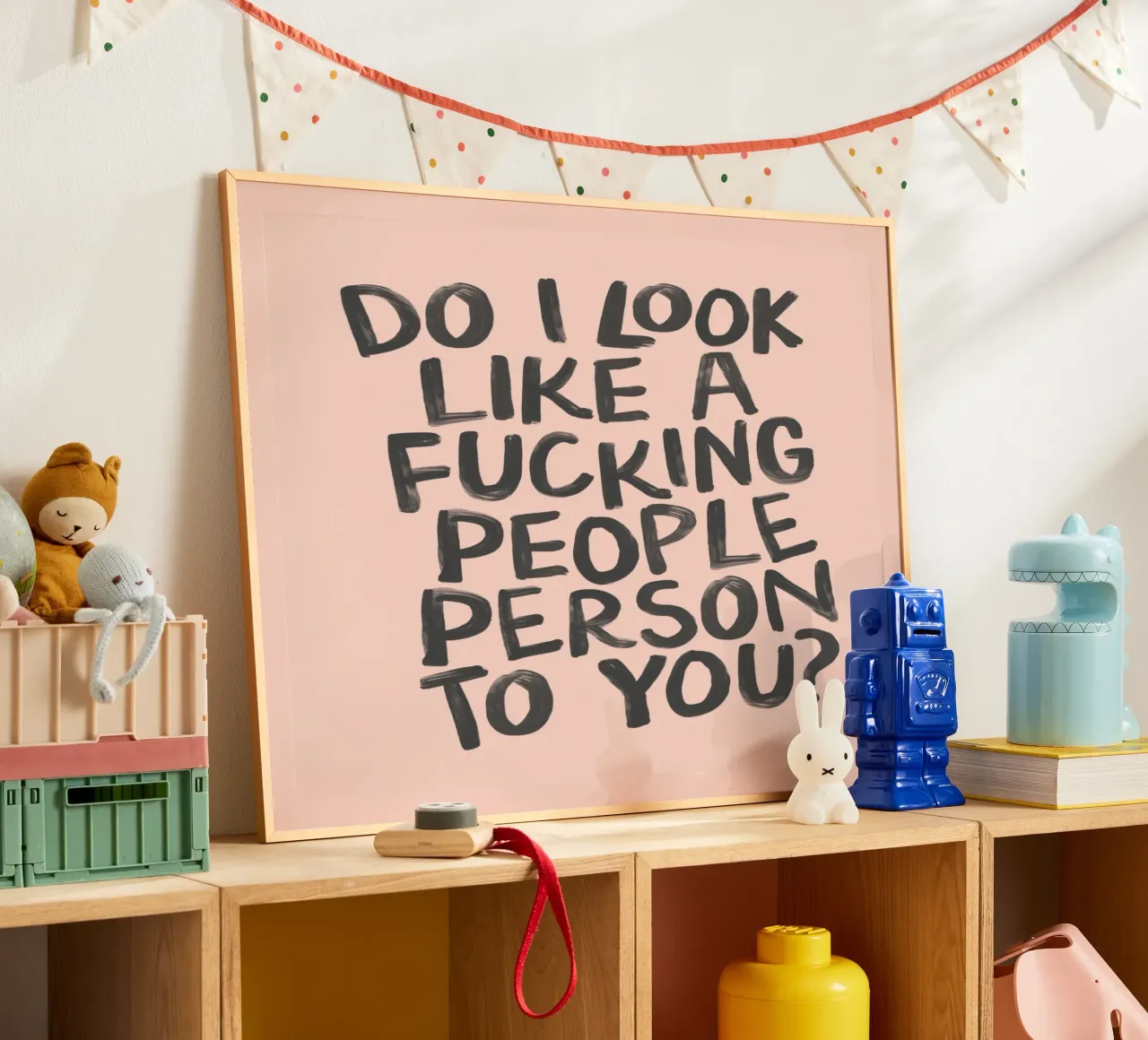 Ti sembro una fottuta persona? Tipografia poster con telaio in legno da THE MOTIVATED TYPE