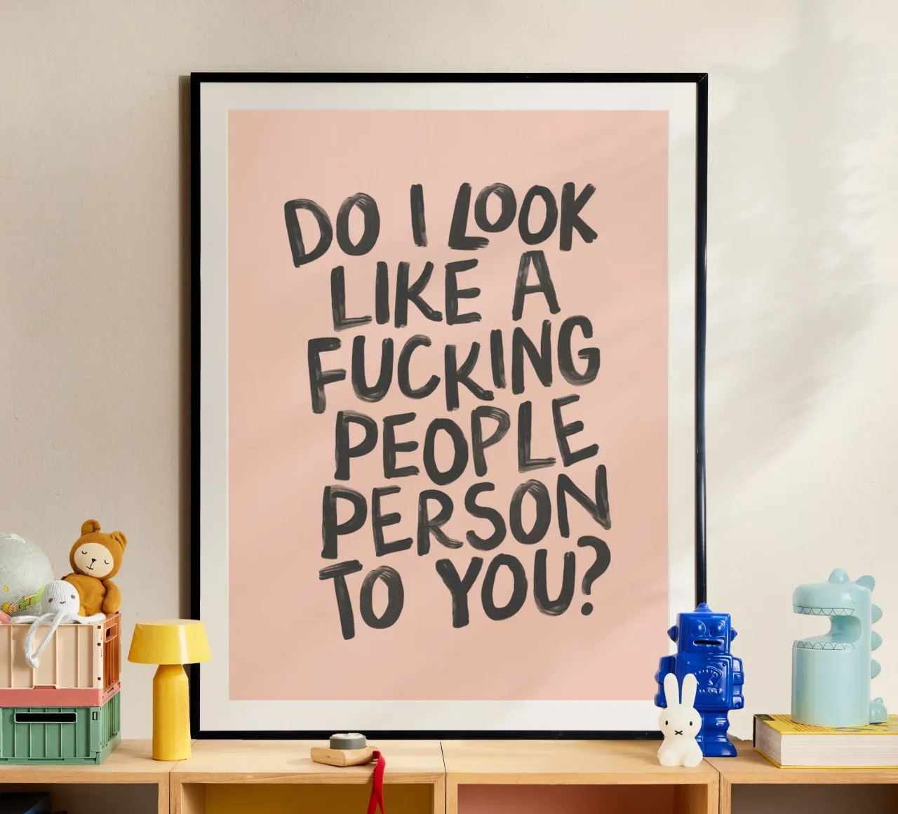 Ti sembro una fottuta persona? Tipografia poster con telaio in legno da THE MOTIVATED TYPE