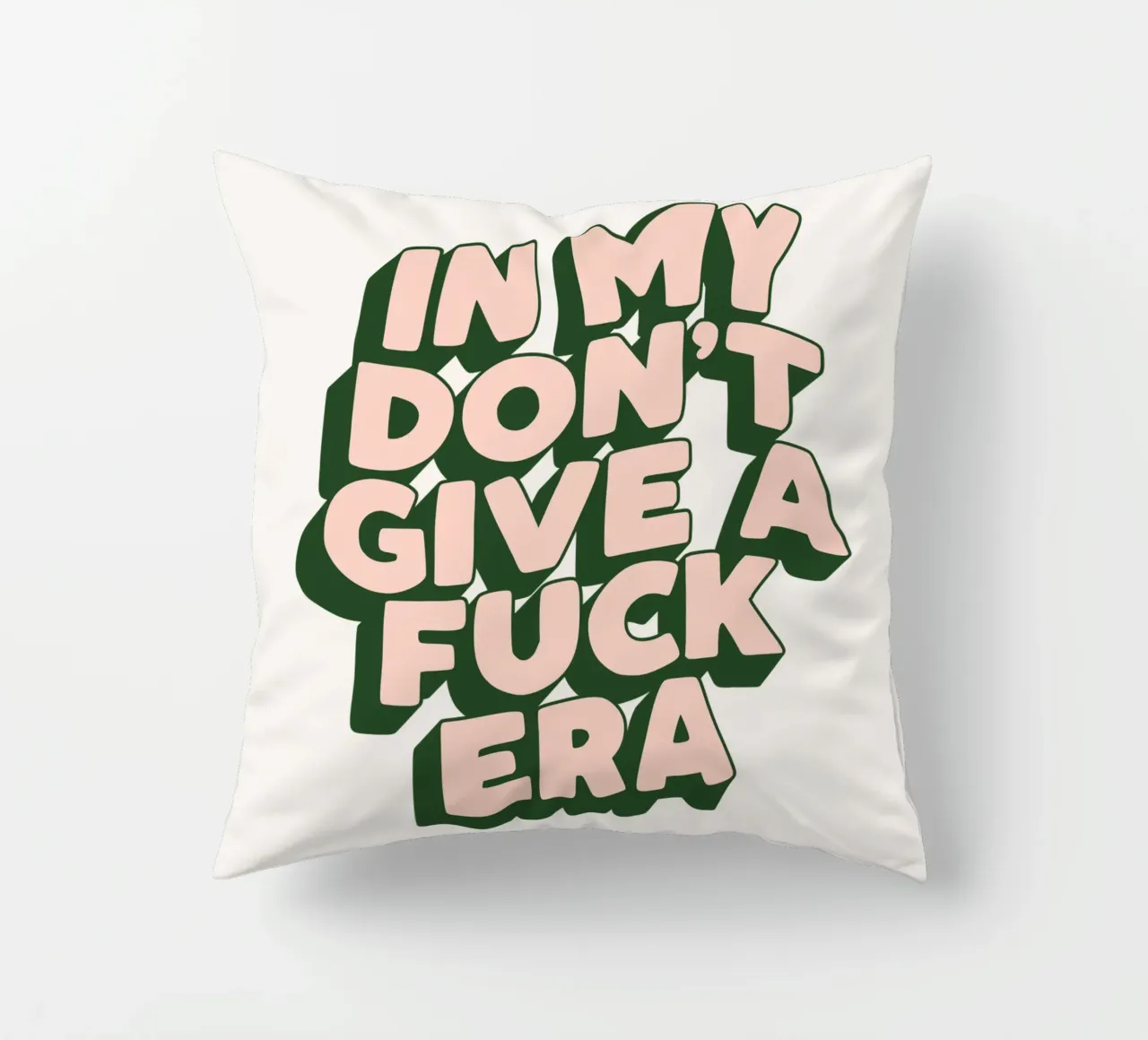 Nel mio design tipografico sarcastico dell'era Don't Give a Fuck cuscino da THE MOTIVATED TYPE