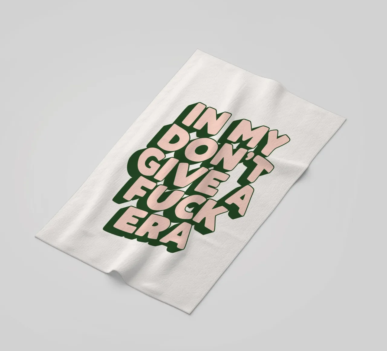 Nel mio design tipografico sarcastico dell'era Don't Give a Fuck telo mare da THE MOTIVATED TYPE