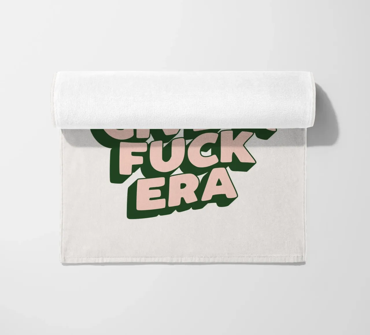 Nel mio design tipografico sarcastico dell'era Don't Give a Fuck telo mare da THE MOTIVATED TYPE