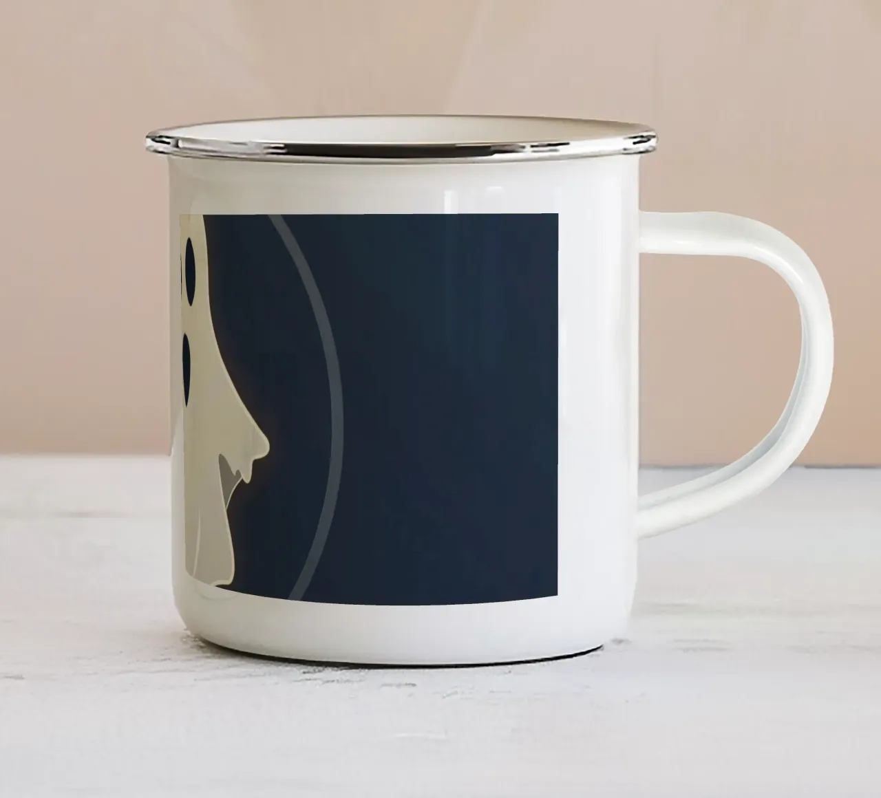 Fantôme de dessin animé avec une expression de surprise sur fond sombre mug en émail de DesignDoodle