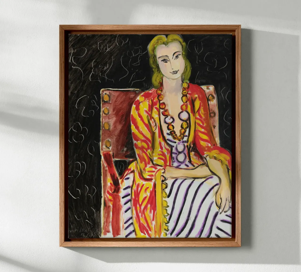 Vrouw zittend voor een zwarte achtergrond van Mattisse canvas met Baklijst van Venus Art