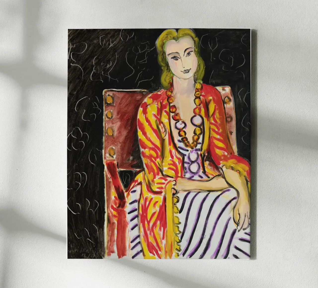 Vrouw zittend voor een zwarte achtergrond van Mattisse canvas met Baklijst van Venus Art