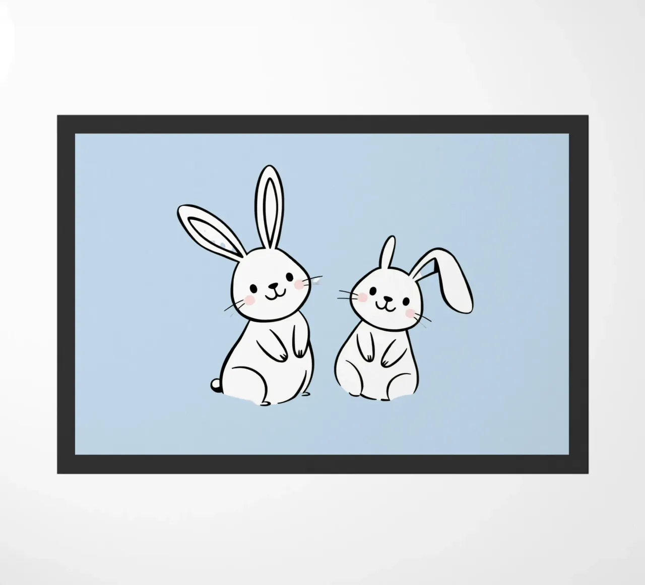 Due adorabili conigli in piedi insieme in una simpatica opera d'arte zerbino da DesignDoodle
