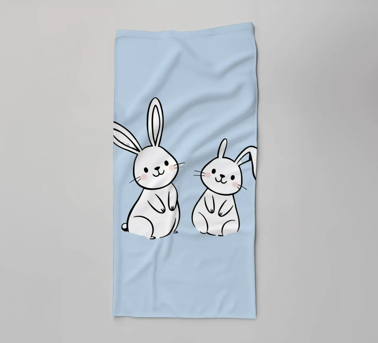 Deux adorables lapins se tenant l'un à côté de l'autre dans une œuvre d'art mignonne serviette de bain de DesignDoodle