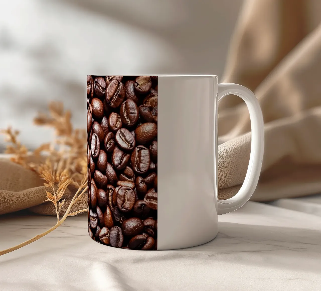 caffè in grani tazza in ceramica da Luke Yaeger