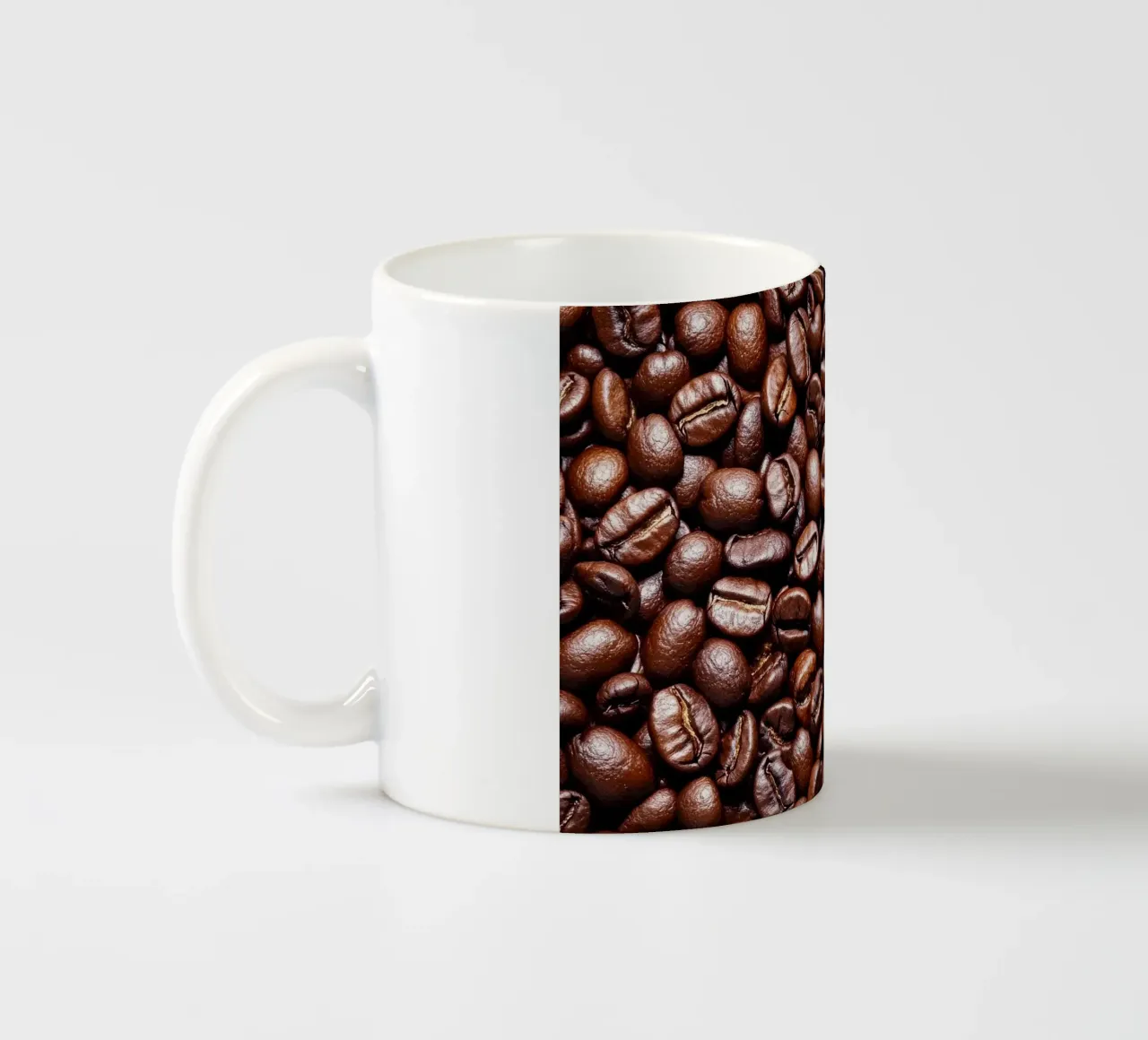 caffè in grani tazza in ceramica da Luke Yaeger
