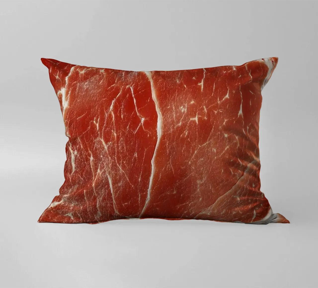 manzo crudo cuscino da Luke Yaeger