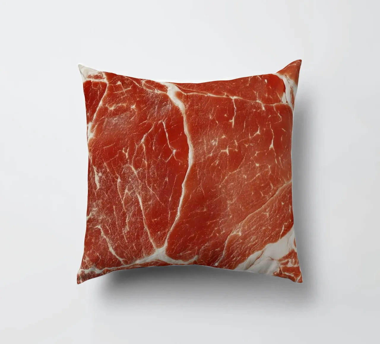 manzo crudo cuscino da Luke Yaeger