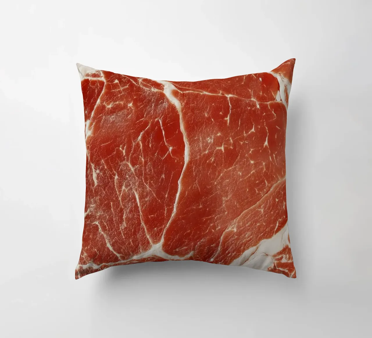 manzo crudo cuscino da Luke Yaeger