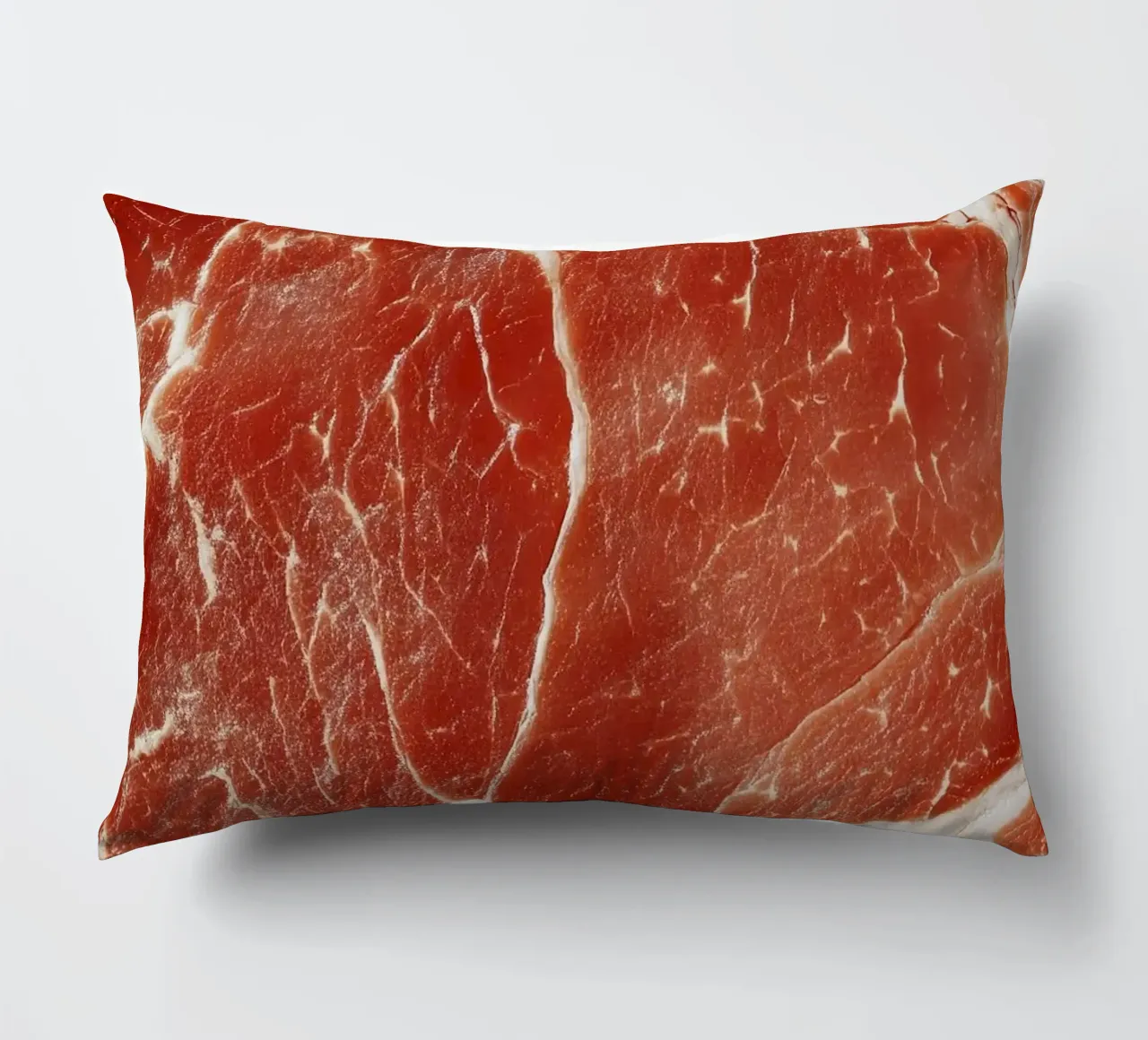 manzo crudo cuscino da Luke Yaeger