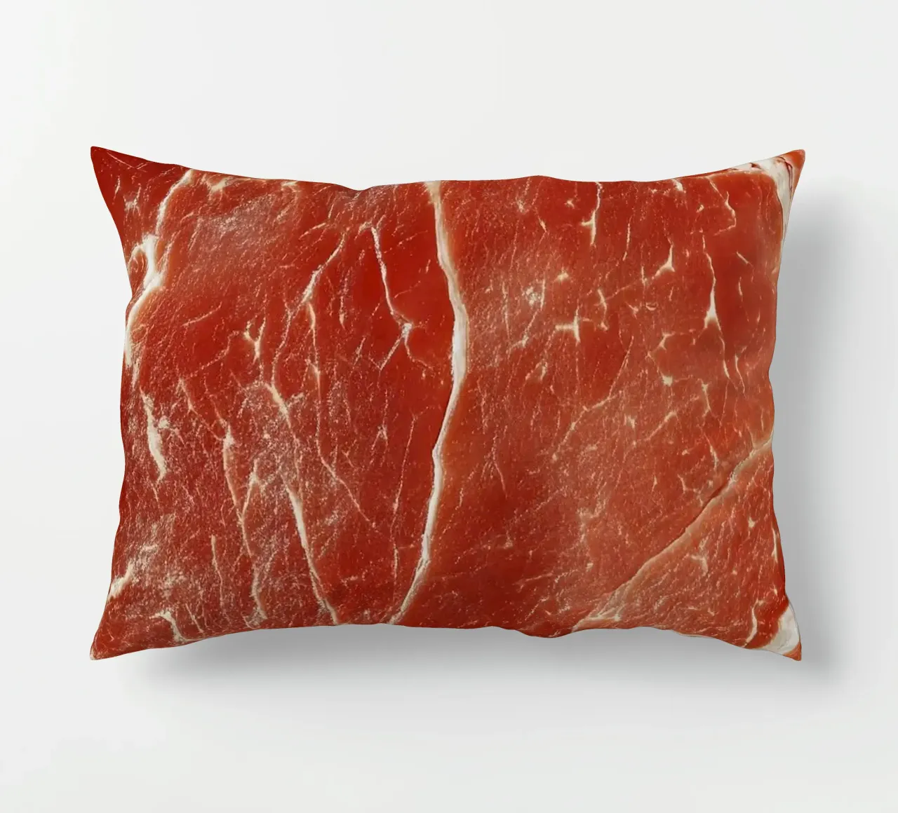 manzo crudo cuscino da Luke Yaeger