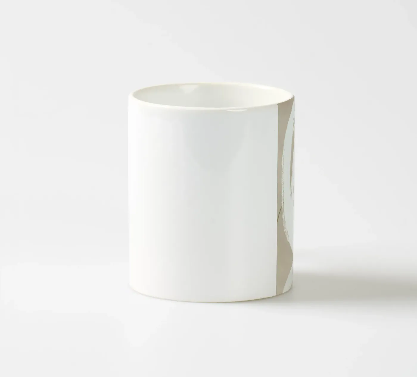 Kneeling ceramic mug by Graphite