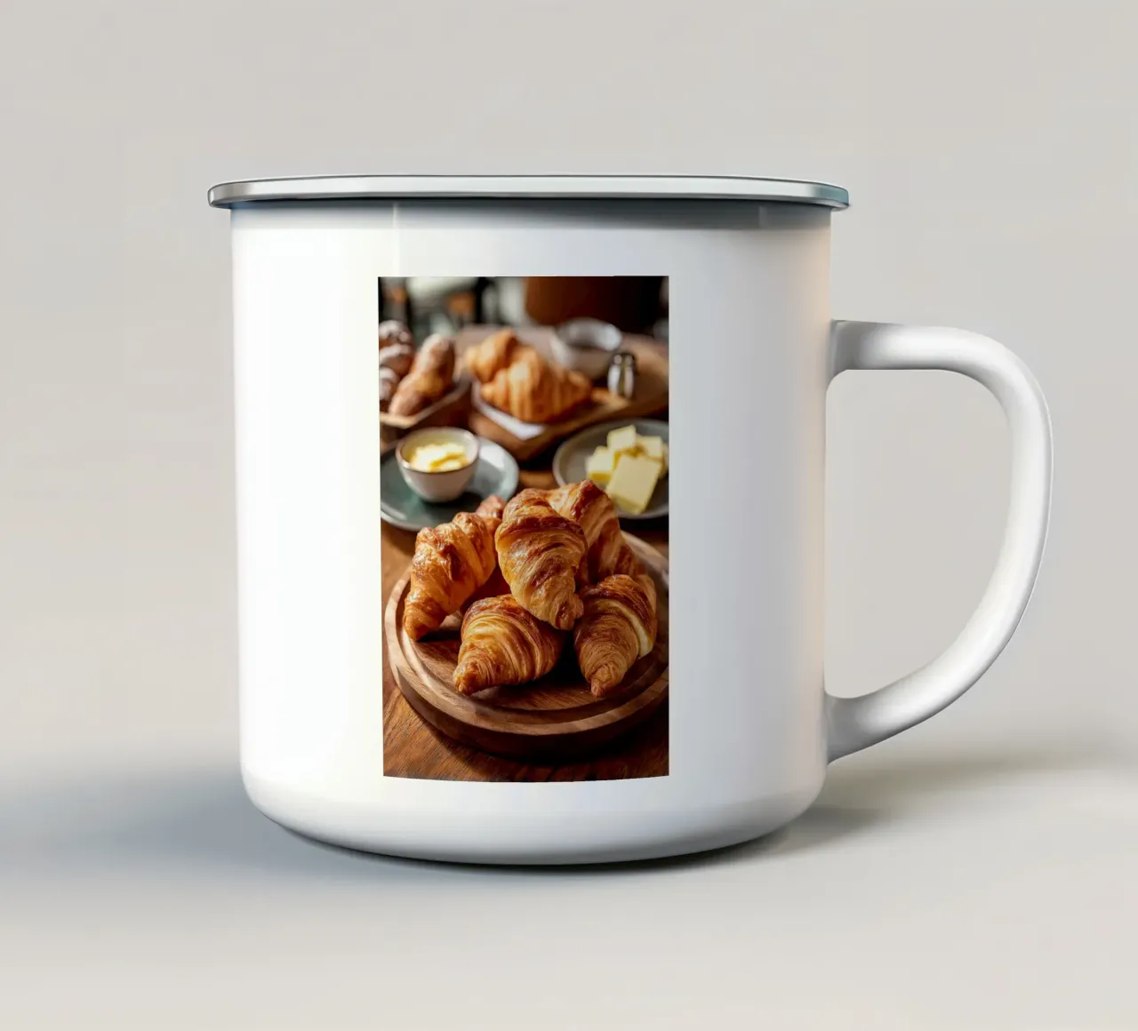 croissant tazza in smalto da Luke Yaeger