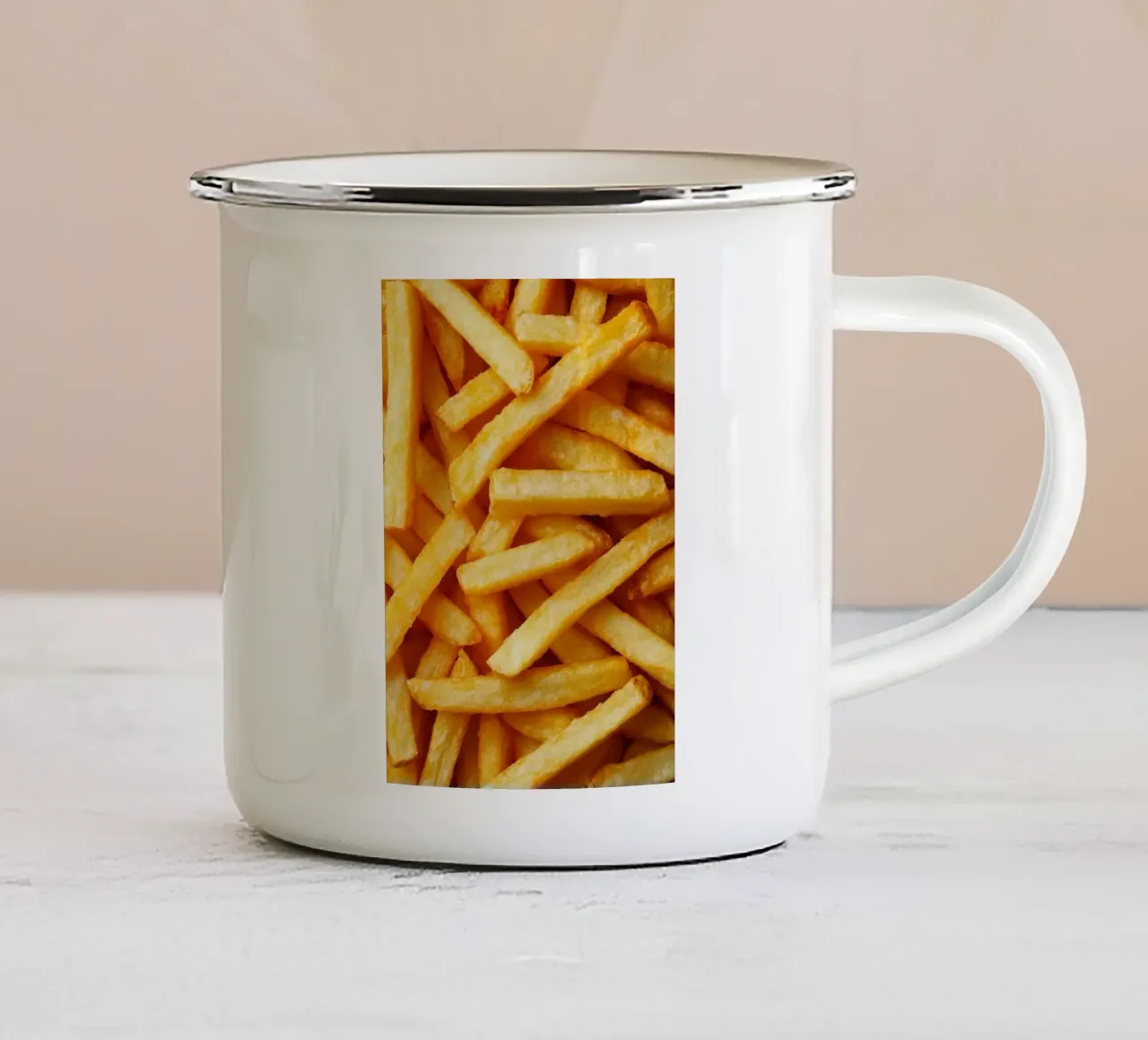 patatine fritte tazza in smalto da Luke Yaeger