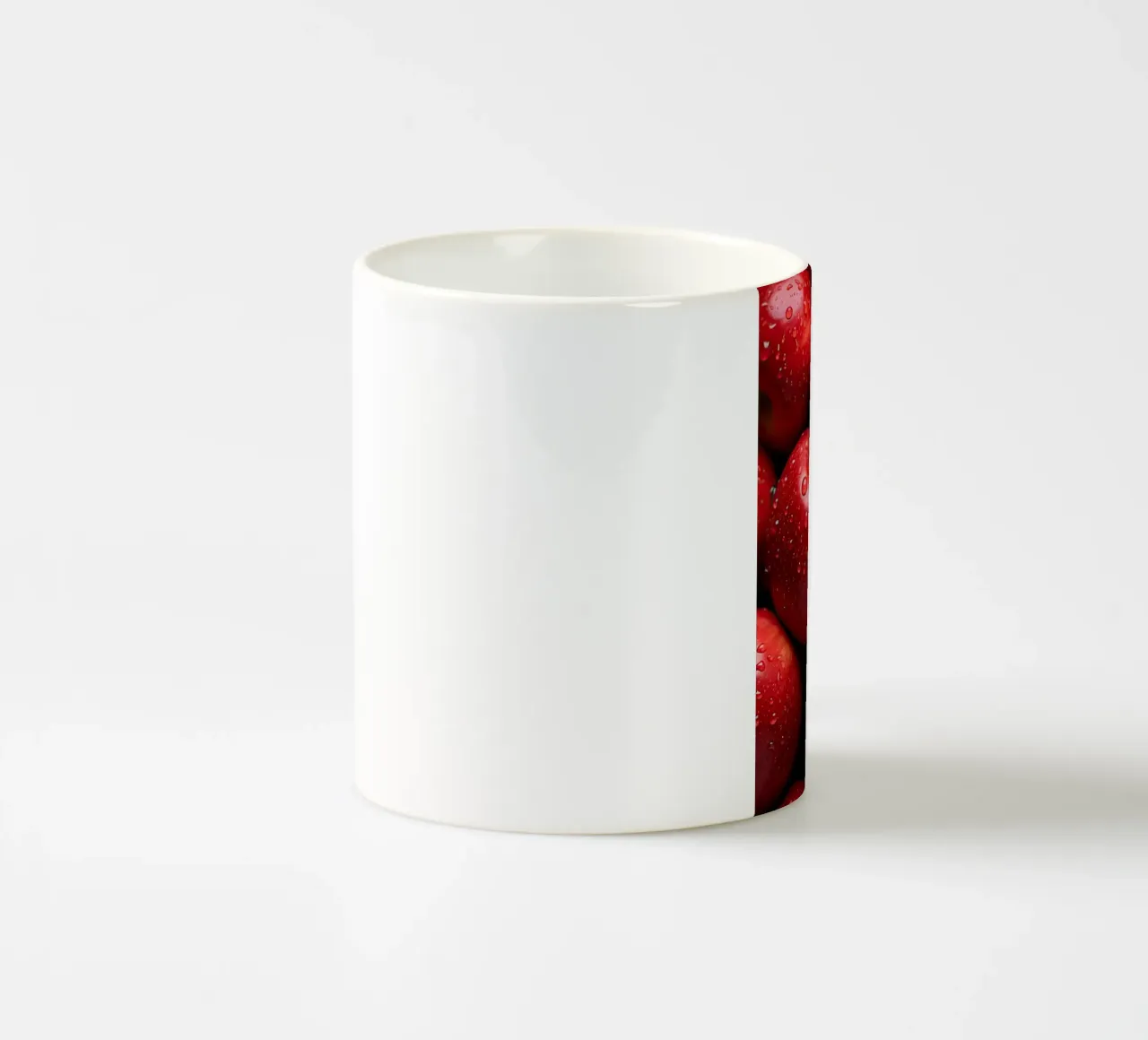 mele rosse tazza in ceramica da Luke Yaeger
