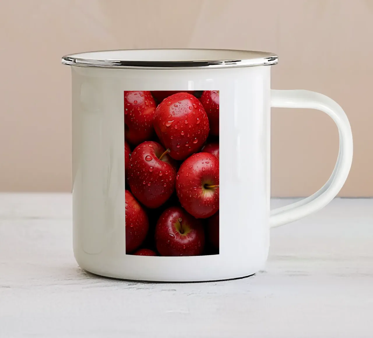 mele rosse tazza in smalto da Luke Yaeger
